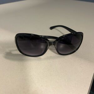 Elegant Black Sunglasses